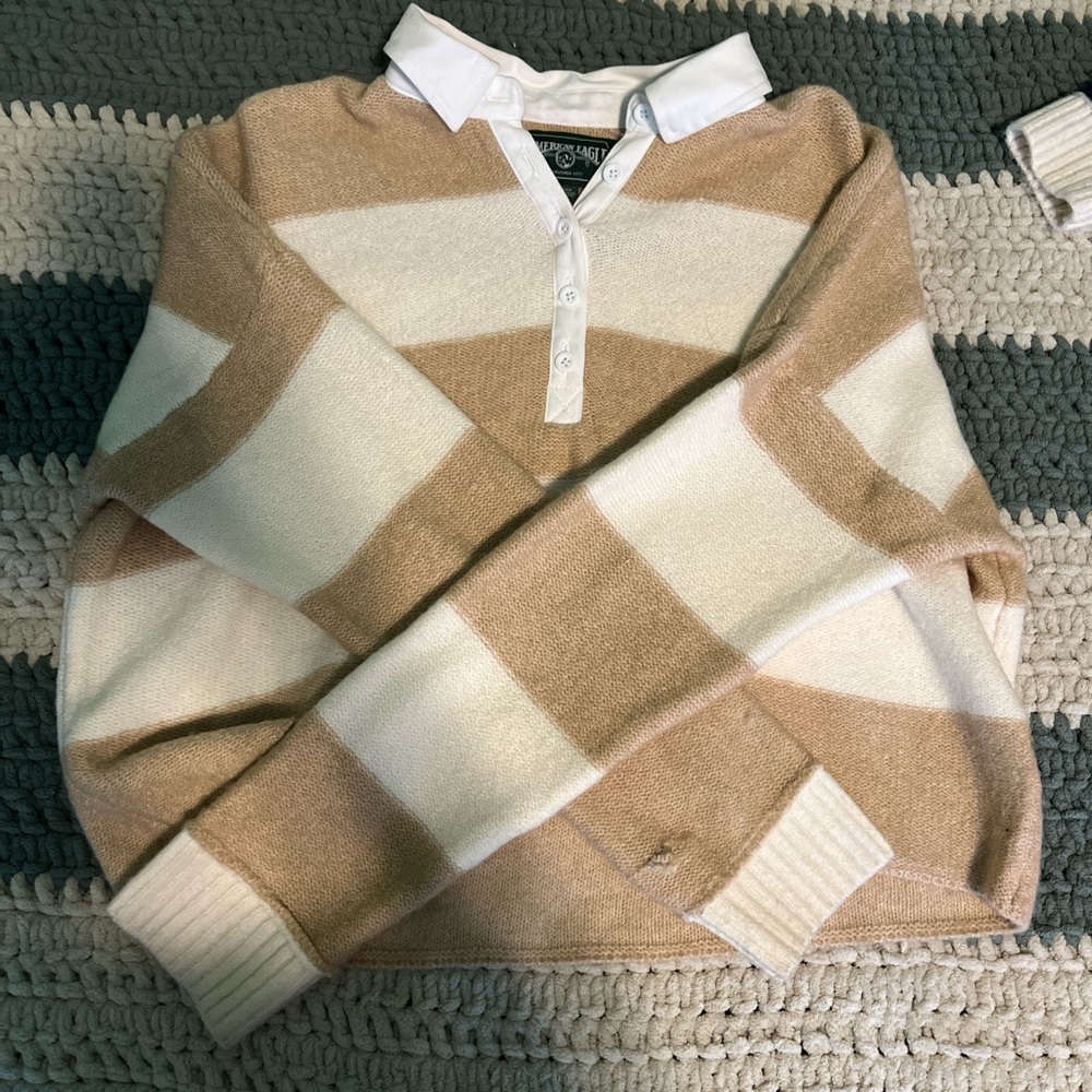 American Eagle Outfitters Tan and White Crewneck Sweater